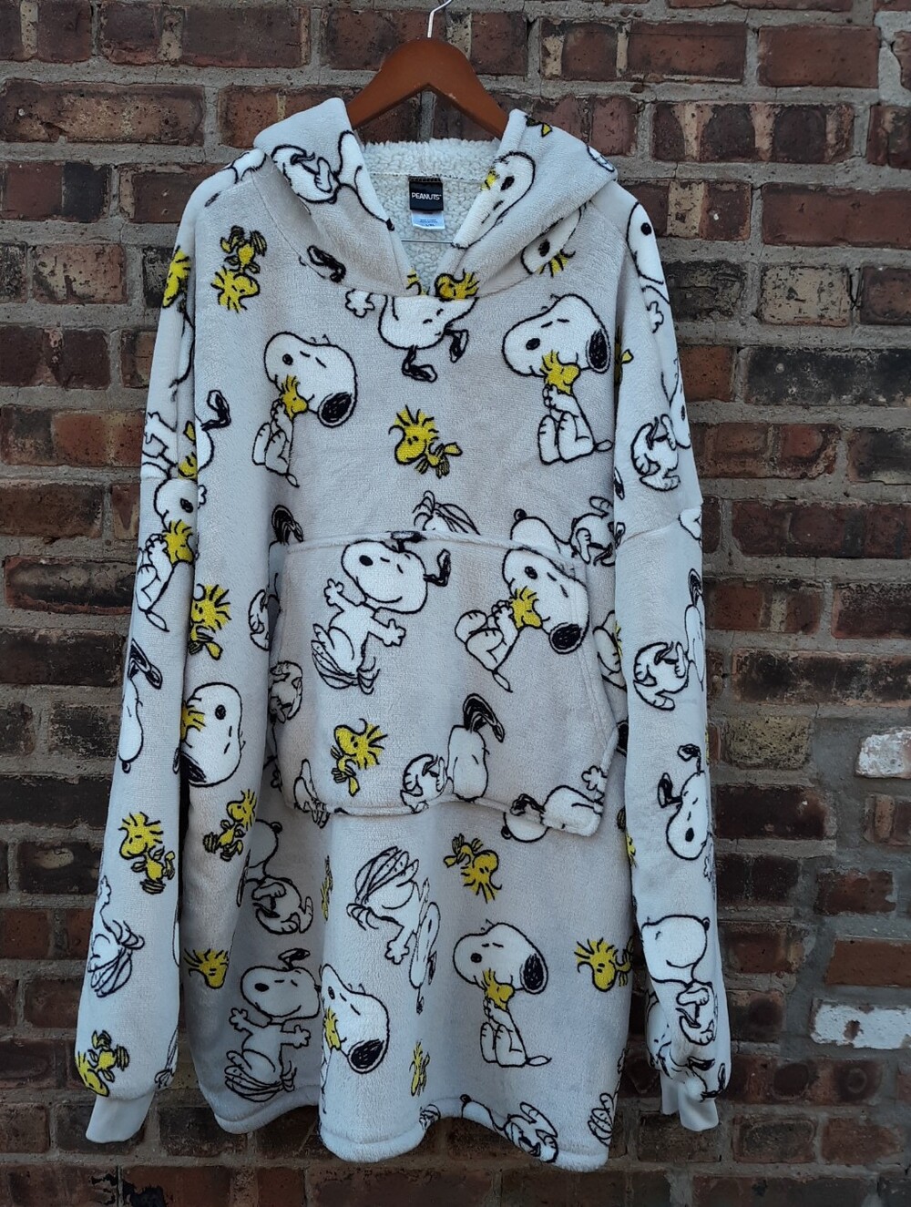 Peanuts Mad Engine Snoopy Woodstock Fleece Hoodie Blanket Sweatshirt L/XL
